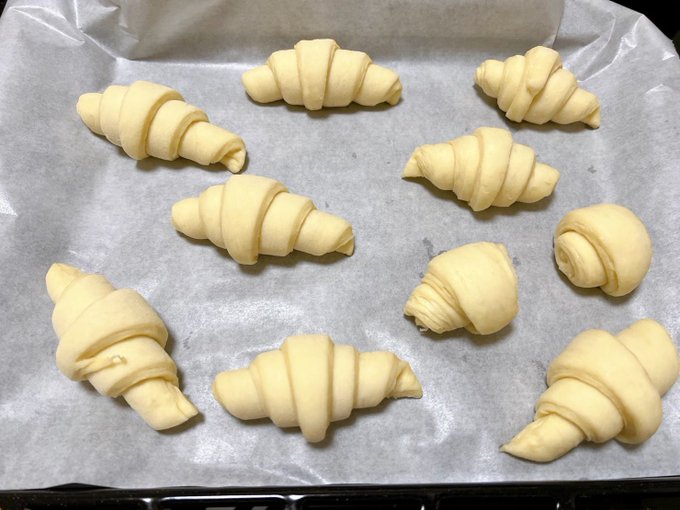 🥐上手に焼けましたっ🥖💮 https://t.co/eaIMp5tXRL