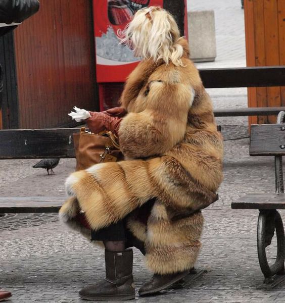 How can this coat not be an object of desire? #infurmagazine #infurmag #fur #furfashion #ott #qotd #ootd #ootn #fw #aw #fw24 #aw24 #fall #fallfashion #highfashion #fashionweek #streetstyle #streetfashion #fashion #outerwear #wildfur #newstaples #fallfashion #mobwife