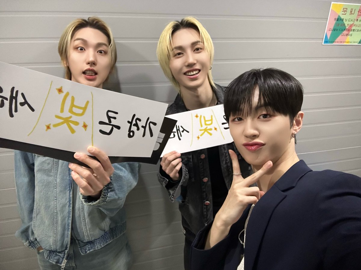 MontOfficial's tweet photo. [📷]
우리 형 매일 연습하느라 고생 많았고 파이널까지 힘내자! 
몬트의 자랑 빛새온 응원한다아아♥
우리도 #훈민제빛 투표할게!! ㅋㅋ

#MONT #몬트
#나라찬 #빛새온 #로다

투표링크:  https://t.co/UsciwAuEFq https://t.co/gP8wqQ2tPQ