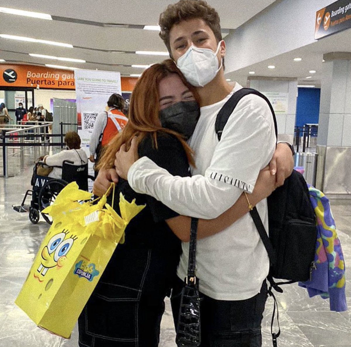 feliz cumpleaños a una de mis personas favoritas por siempre!!! deseo que pases un día muy bonito, te deseo mucha felicidad siempre y mucho éxito en todo, otro cumpleaños mas junto a ti🫶🏻 TE AMO TANTO TANTISIMO Y TE EXTRAÑO @JuanpaZurita 💘