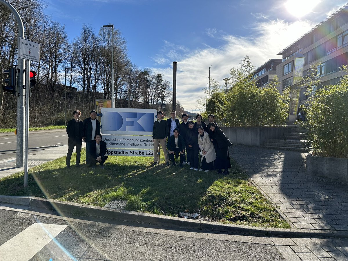 ocu_mit's tweet photo. 【ドイツ留学🇩🇪🥨】
3週間ドイツ人工知能研究センター(DFKI)へ留学させていただきました！

府大市大合併を契機に発足した医工連携プロジェクトの一環として、実現しました。

弊会より6名参加しました。
(医学科3名+工学部2名+OB)

貴重な機会を頂戴しありがとうございました。 https://t.co/Gdvix6bI1U