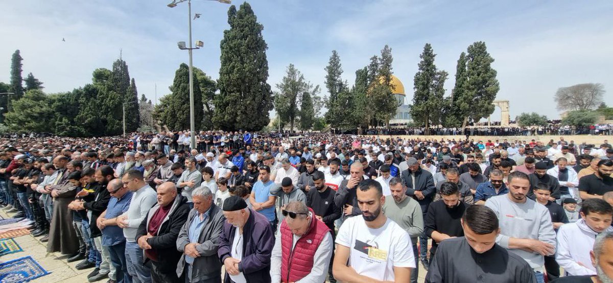 Bet you didn't see this in the media. 125,000 Muslims prayed peacefully on the Temple Mount today. It's the third Friday of Ramadan that prayers have taken place without incident.