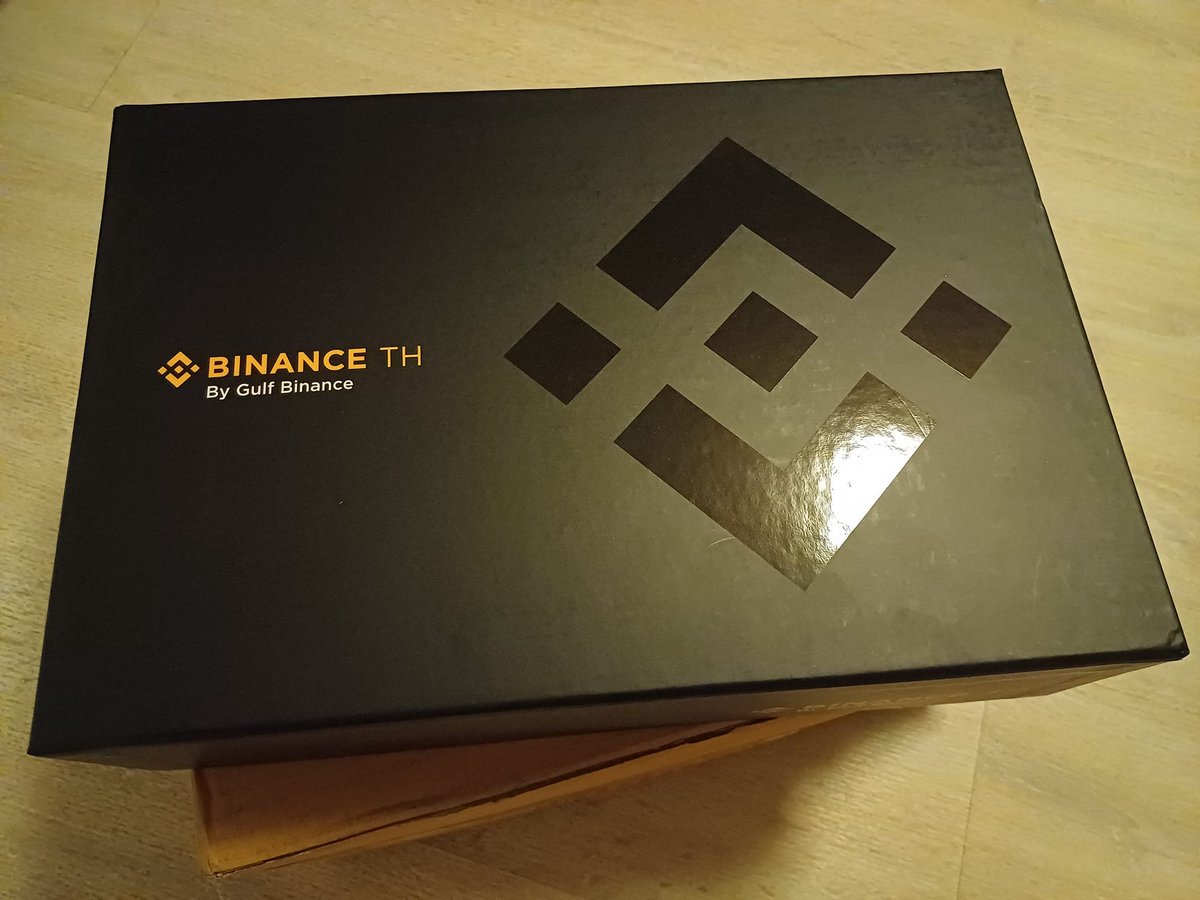 mikkipastel's tweet photo. ทางเราได้ของที่ระลึกจากทาง @Binance_TH_ จากกิจกรรมโพสต์รูปงาน Super Meetup เมื่อวันที่ 17 มีนาคมที่ผ่านมา
.
กล่อง Binance TH swag มีเสื้อยืด size L, หมวก, ถุงเท้า, และร่ม 🥰
.
#morewithbinanceth https://t.co/xmHk6cQzdC