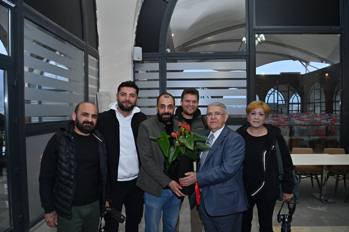 HanefiMahcicek's tweet photo. 10 yıllık görev sürecimizde daima yanımızda olan, çalışmalarımızı vatandaşlarımıza duyuran kıymetli basın mensuplarımızla hem iftar soframızı paylaştık hem de helalleştik.

Tüm basın mensubu kardeşlerimize destekleri ve özverili çalışmalarından ötürü teşekkür ediyor, hepsine çalışmalarında kolaylıklar diliyorum.