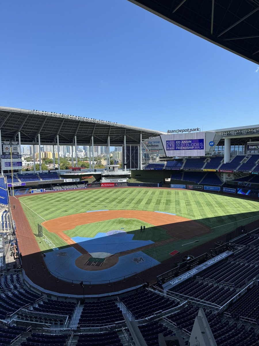 Kyle_Sielaff's tweet photo. It’s a beautiful sight. Come out to the yard tonight. https://t.co/peqdq183gn