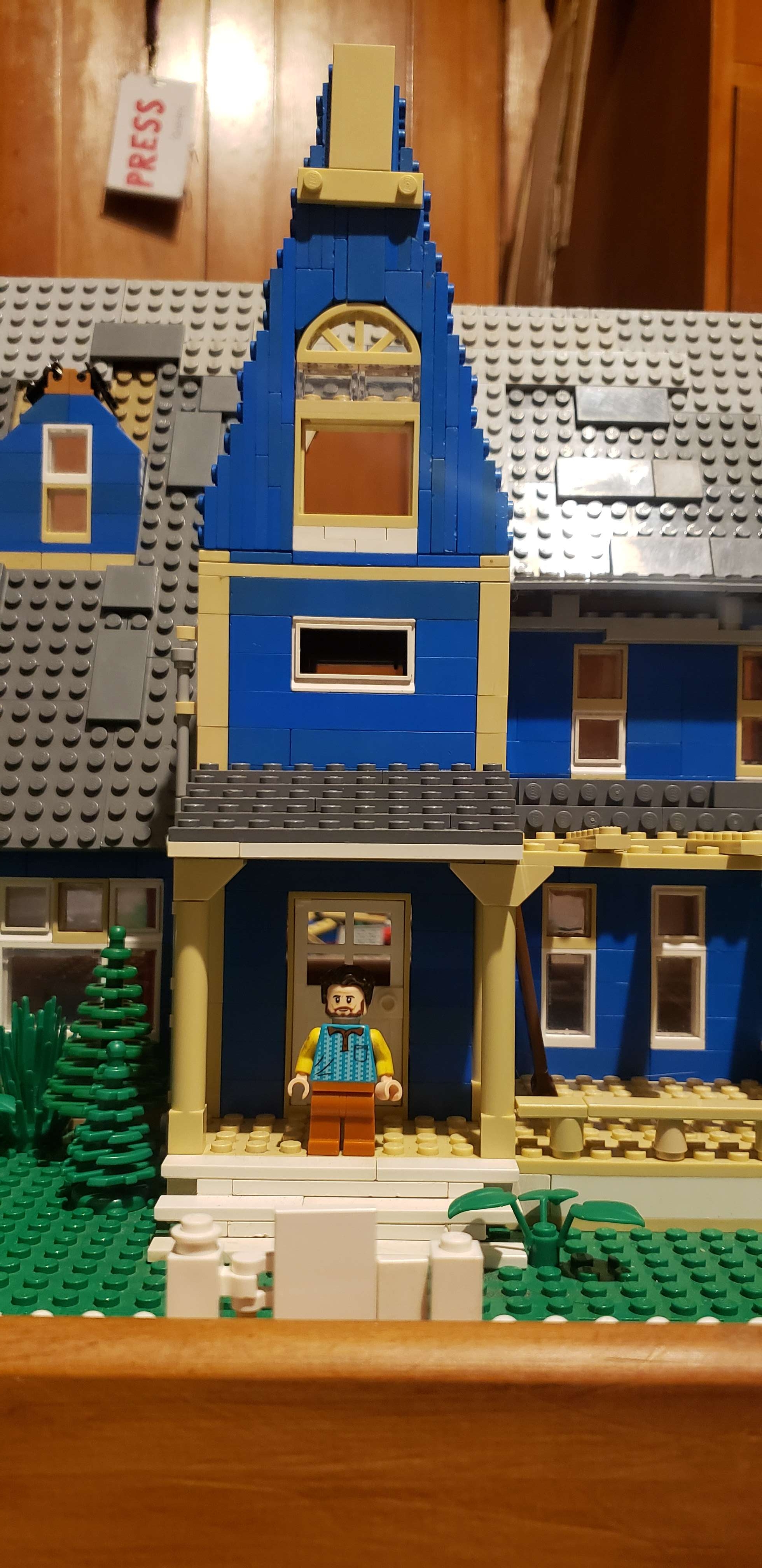 Hello neighbour lego sale