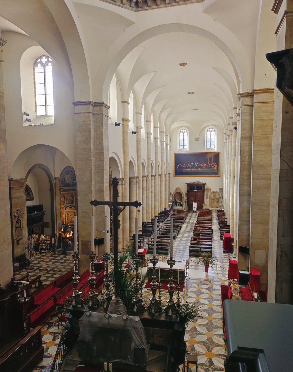 Tieniti sempre stretto alla croce, perché essa non opprime; se il suo peso fa vacillare, la Sua potenza Solleva. Padre Pio #Venerdisanto S💞📷 Duomo di #Torino Cattedrale di S. Giovanni Battista