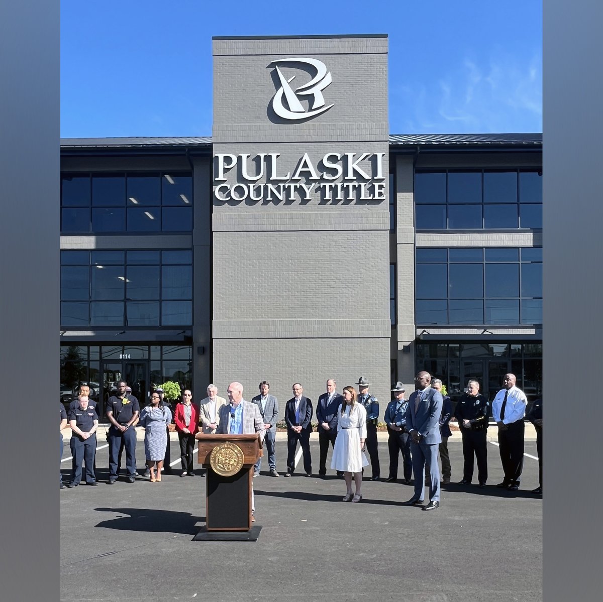 CityLittleRock's tweet photo. @SarahHuckabee @FrankScottJr We applaud the resiliency shown by our residents and businesses. We are building back a brighter future, one step at a time.

#LRStrong #PulaskiCounty #LittleRock [2] https://t.co/Igd0SsgdsQ