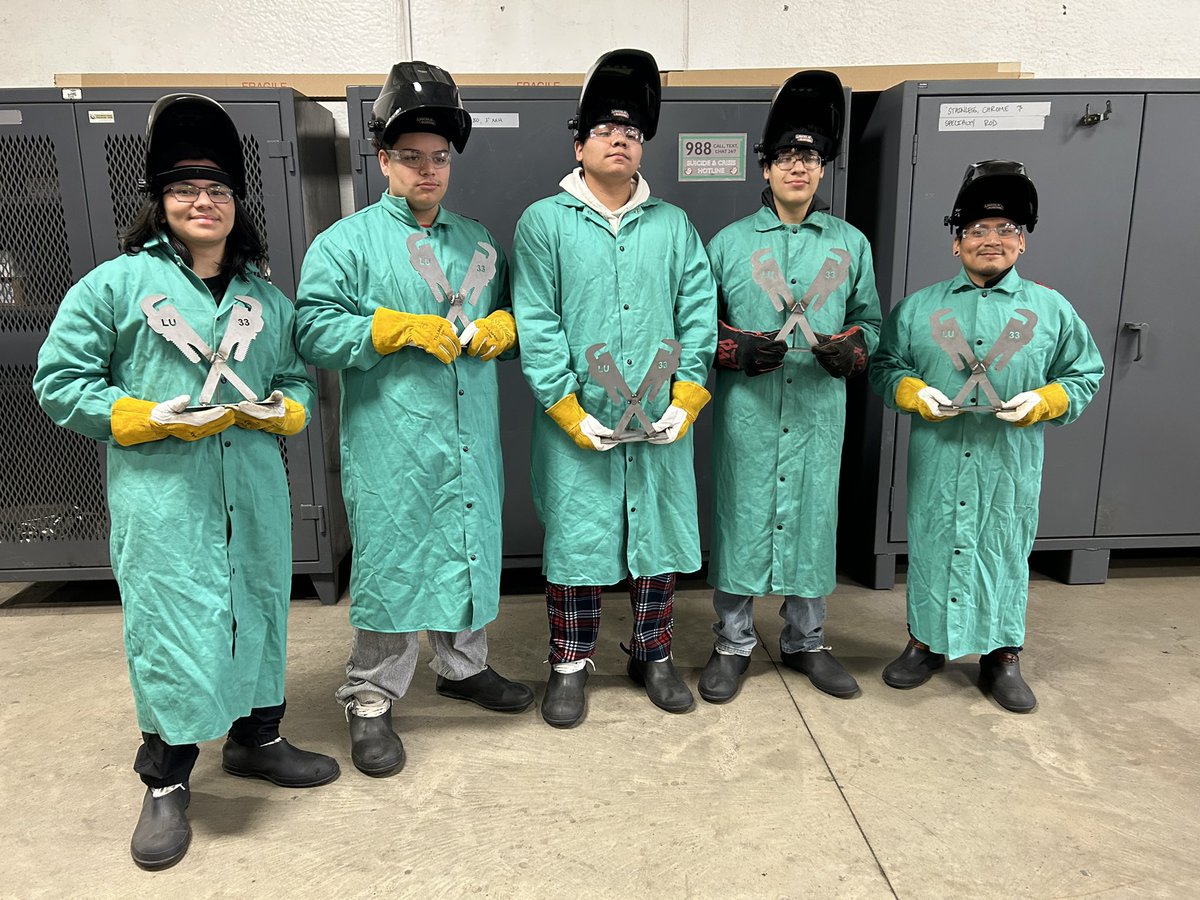 ELL students from North & Hoover high schools visited our apprenticeship today. Thank you @IowaTrades, @FutureReadyDMPS, @DMschools & @UnitedWayCI for facilitating! These students got to experience welding, soldering & brazing! #iowaskilledtrades #iowaconstruction #IowaWorkforce