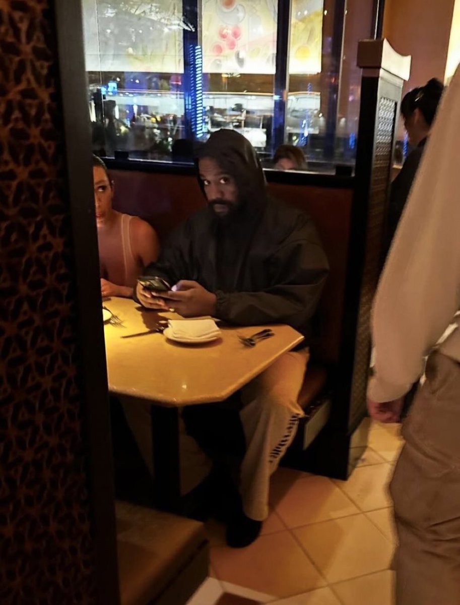 Gluvvvvvv's tweet photo. when they catch me wit the bitch i said i hate n wish would perish https://t.co/RrLOiOa8bm