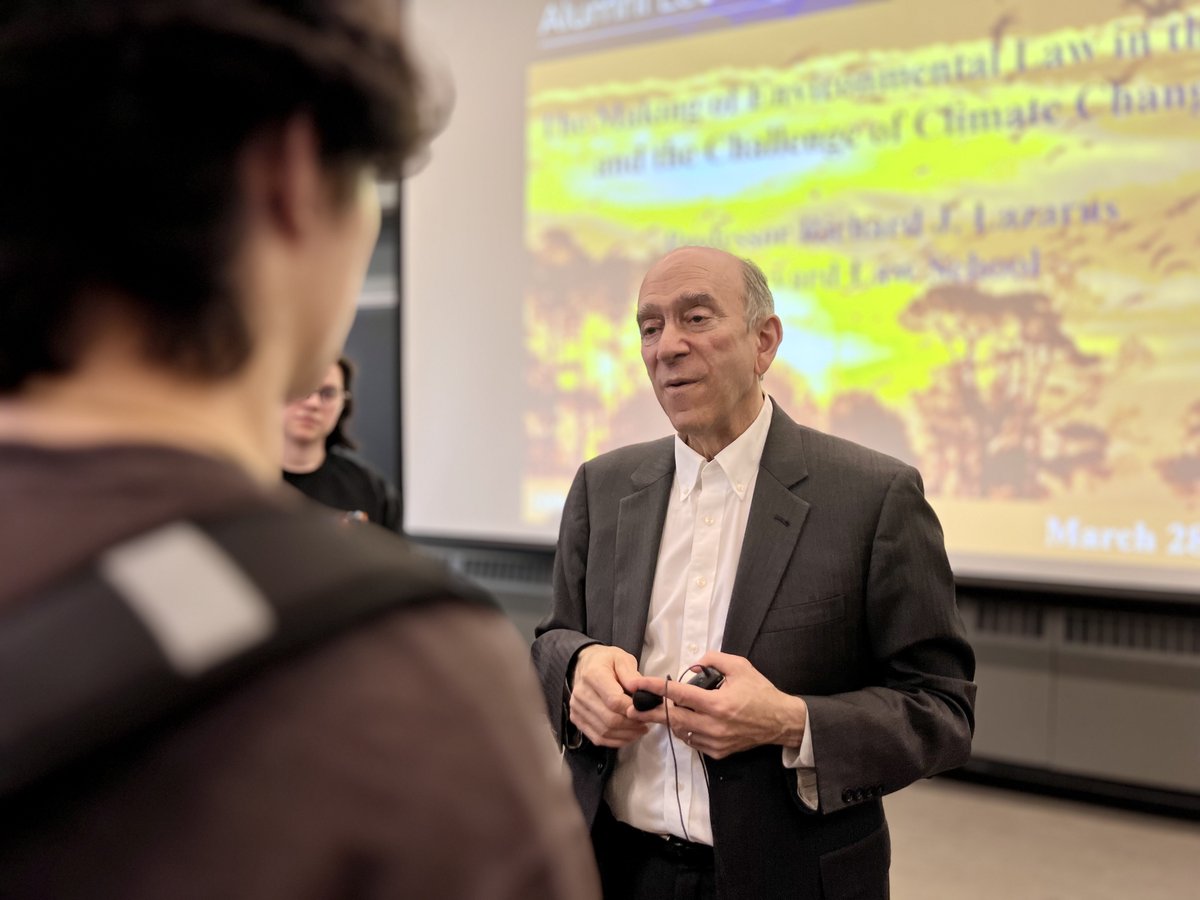 Students & faculty enjoyed a fantastic Alumni Lecture Thursday on the challenge of #climate change by @Harvard Law Professor & @UofIllinois alum Richard Lazarus (BS, chemistry, ’76; BA, economics, ’76) who began with a shout out to some of his @ChemistryUIUC professors.