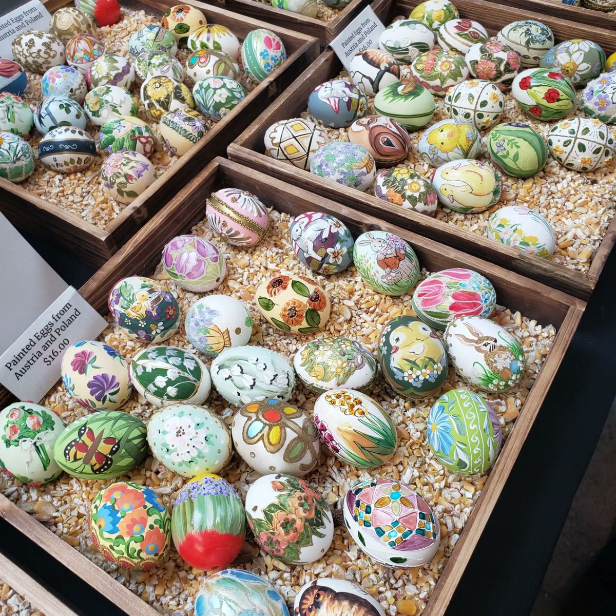 Happy Easter weekend Buffalo! Make a trip to the Broadway Market to celebrate the season 🧈🐑🥚💐