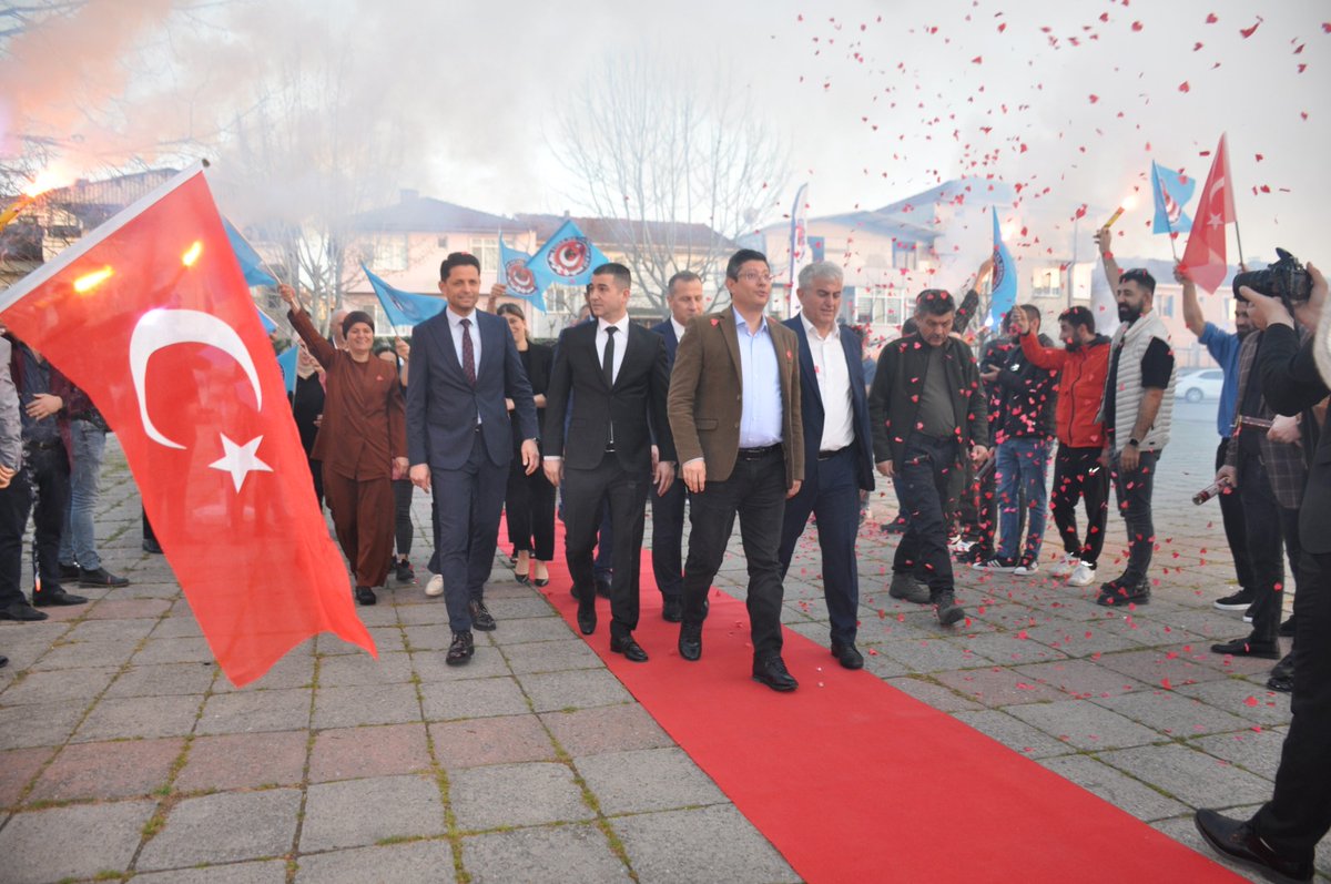 Ramazan ayı münasebetiyle düzenlediğimiz iftar programlarının sonuncusunu Sakarya’da gerçekleştirdik. Bolu, Düzce ve Sakarya şubemizde görev alan temsilci arkadaşlarımızın yer aldığı programa Genel Başkan Yardımcımız Mürsel Öcal ile birlikte katıldım.