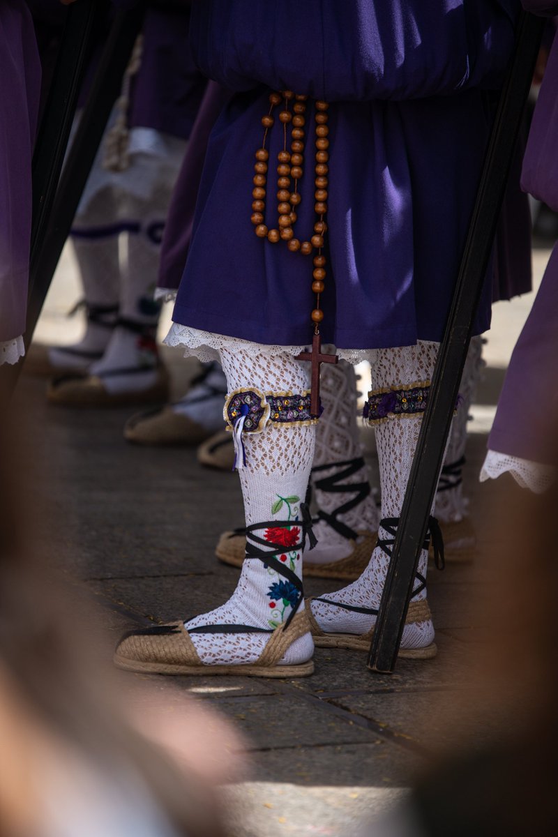 alejandrosnch_'s tweet photo. La superioridad estética de las esparteñas y las calcetas durante la Semana Santa de Murcia ❤️💜

Los Coloraos y Los Salzillos https://t.co/wnlMbuHNAK