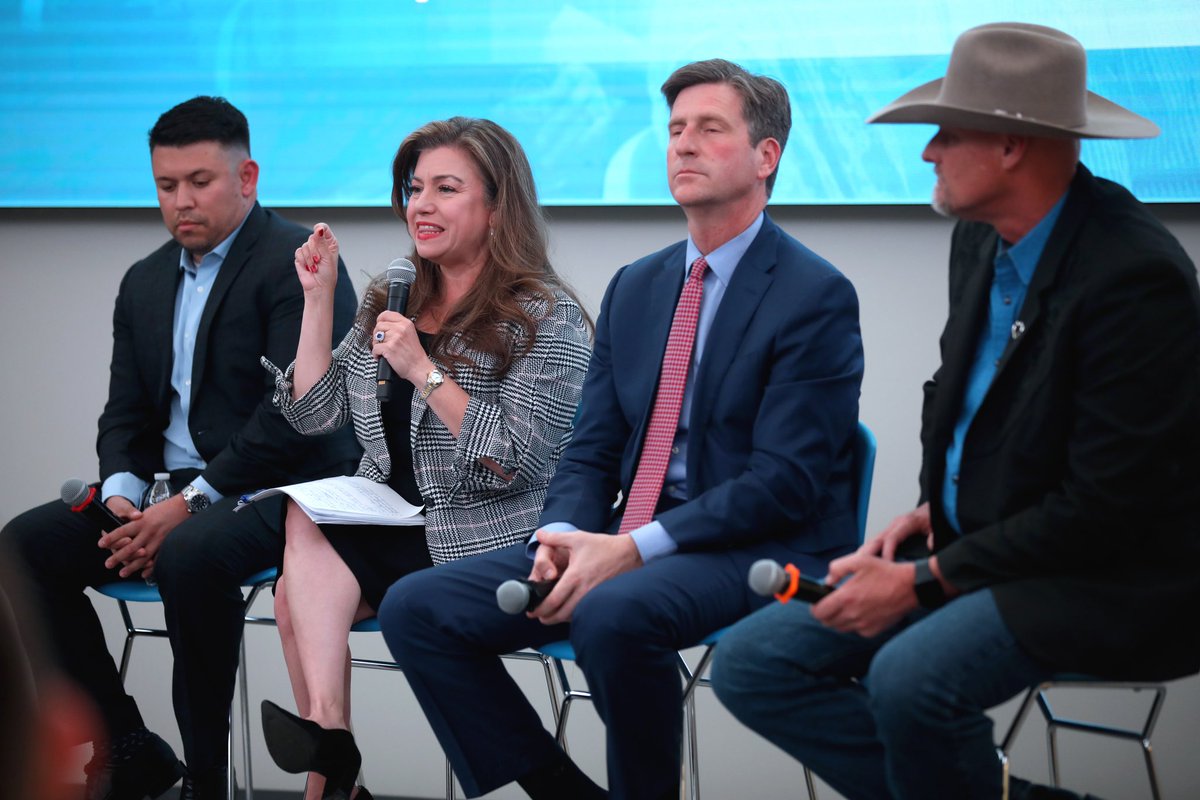 Honored to join the @ArizonaTalks event this week, led by @broomheadKTAR with stellar panelists @AZHCCMonica, @gregstantonaz, @sherifflamb1, and Luis Acosta. Our strength is in our differences. Kudos to @AlfaroAmericano for a fantastic organization!