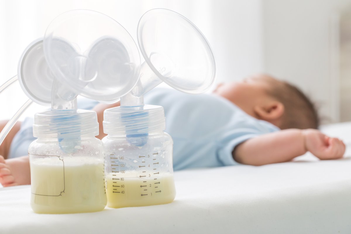 Mixed messaging for mums on breast milk storage guidelines hubs.la/Q02qRymP0 #breastfeeding #breastfeedingmom #newmom #firsttimemom #workingmom #pumpingmom #hygeiahealth #breastfeedingfaq #breastfeedingstruggles #breastfeeding