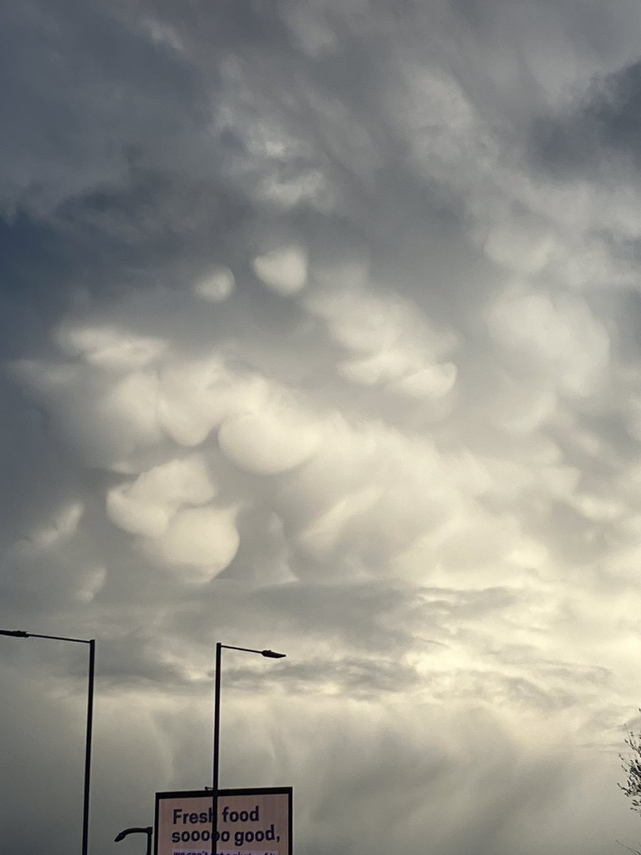 brickfieldpm's tweet photo. @balancebrew @BeerNouveau Interesting mix of clouds on our way home. https://t.co/GnfDtfW6bh