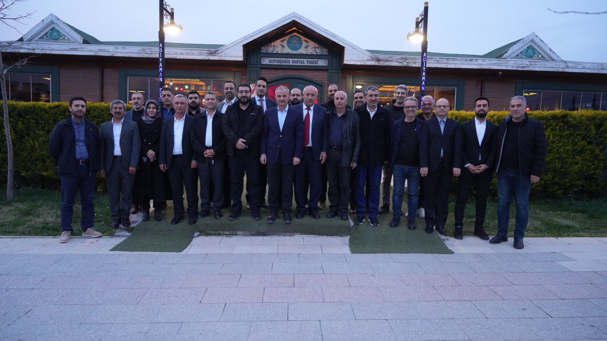 Drsuleymanklnc's tweet photo. Görev süremiz boyunca birlik ve beraberlik içerisinde Adıyaman’ımıza hizmet ettiğimiz kıymetli yol arkadaşlarımızla iftarda bir araya geldik. 
2019’dan beri yaşadığımız sıkıntılar başta asrın felaketi olmak üzere, pandemi, kar ve onlarca sıkıntıya rağmen her zaman uyum içerisinde çalıştığımız kıymetli başkanlarımıza, ünite müdürlerimize ve tüm mesai arkadaşlarımıza yaptıkları tüm çalışmalar ve emeklerinden dolayı teşekkürlerimi sunuyorum.
