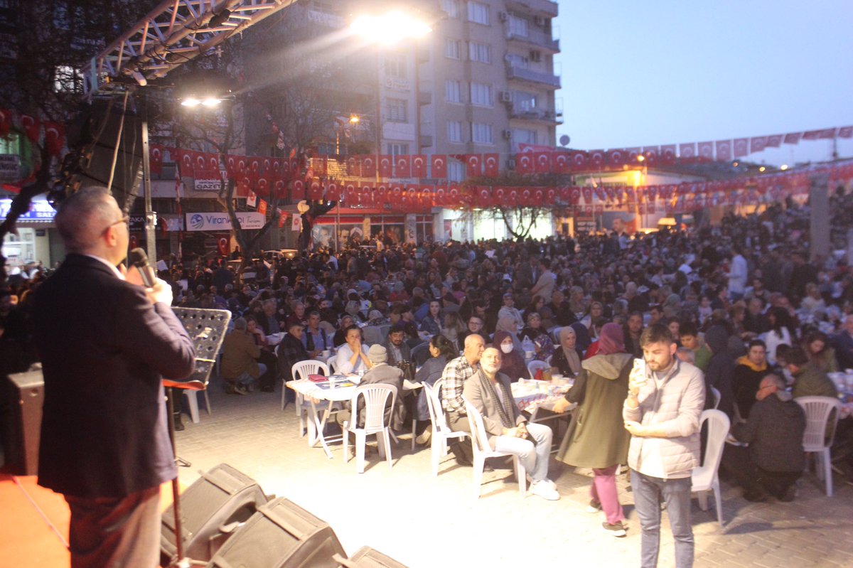 📍 Bergama Belediye Başkan Adayımız @drdogruer ‘in Cumhuriyet Meydanında Verdiği Muhteşem İftar Yemeğinde Binlerce Bergamalı Hemşerimizle Buluştuk.