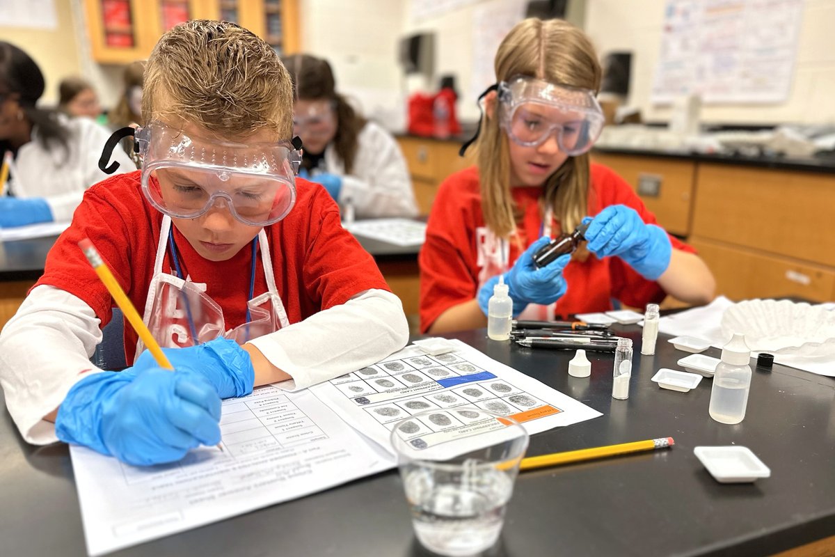 CCSD students recently demonstrated their STEM skills at the annual Elementary School Science Olympiad! Cobb EMC and Gas South sponsor the annual event. Six CCSD teams now are headed to state competition! More: cherokeek12.net/post-detail/~b… #CCSDfam #CCSDstem