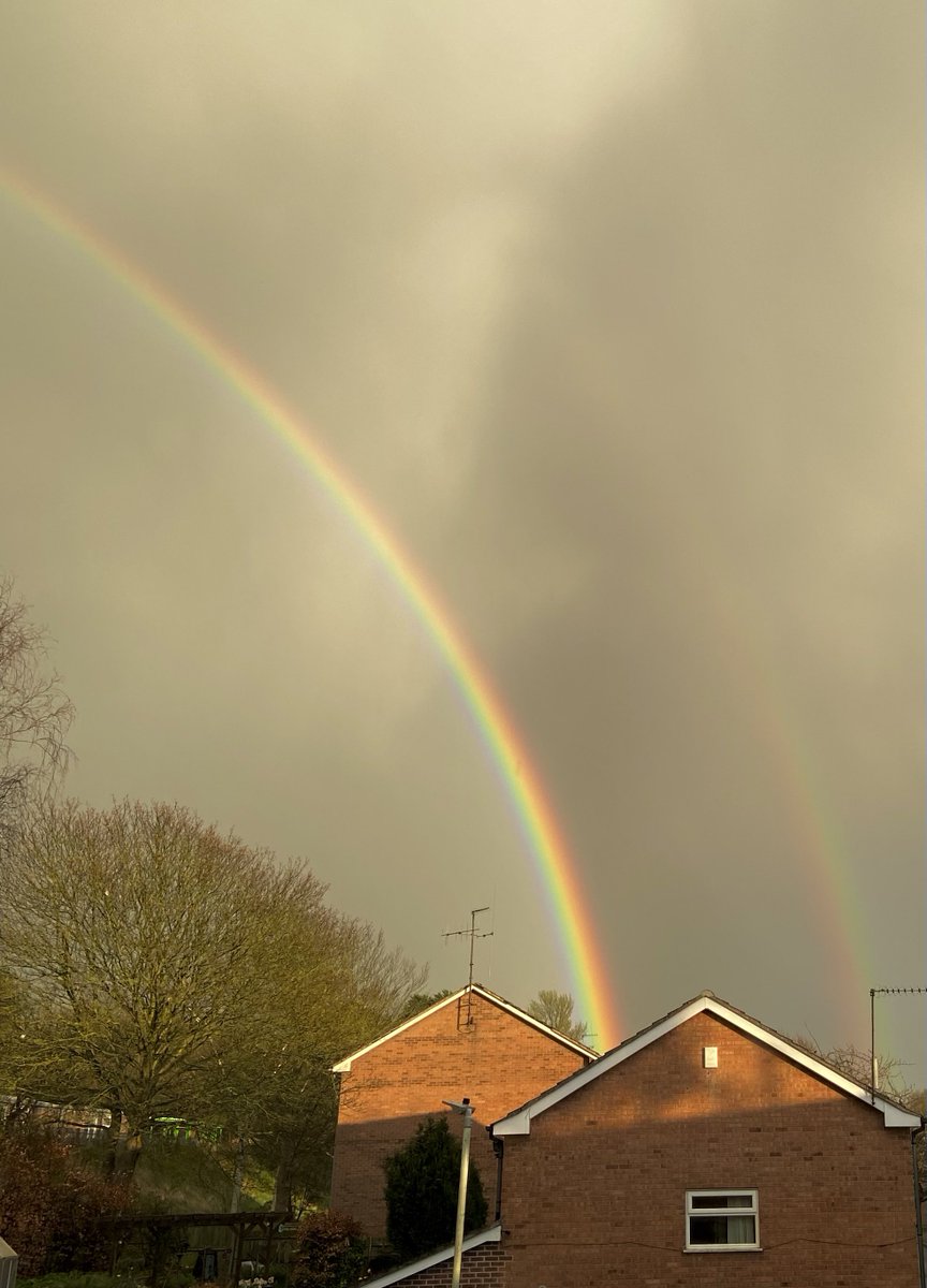 Double rainbow over Leicester 🌈 @Hinckleyweather @rothleyweather @MetJam_ @Met4CastUK @bbcweather