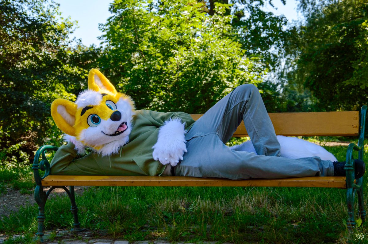 Aaaaa such a nice long weekend! #FursuitFriday 🪡&📸 @LorfyTheFox