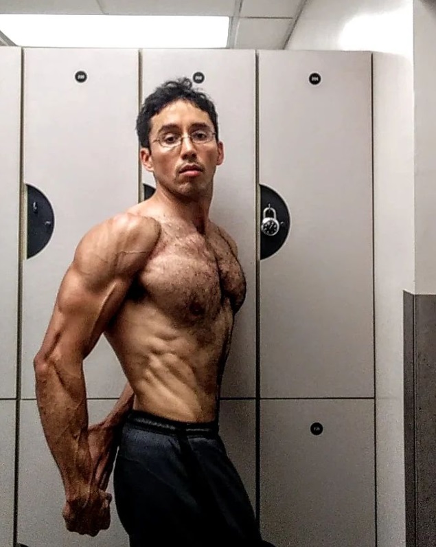Ivan Blaquez went fully plant based in 2013. He's a medallist in Pro-class bodybuilding shows and podium placed at Western States Championships. He's also a winner of individual and team relay triathlons. #vegan #GreatVeganAthletes