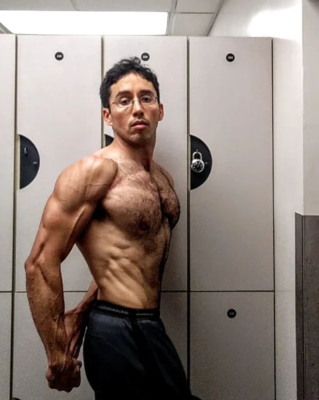 Ivan Blaquez went fully plant based in 2013.

He's a medallist in Pro-class bodybuilding shows and podium placed at Western States Championships.  He's also a winner of individual and team relay triathlons.

#vegan
#GreatVeganAthletes