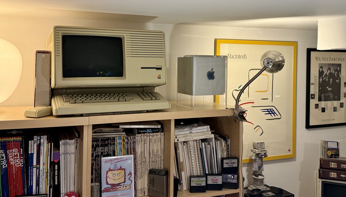 Today's #MARCHintosh post is a photo of my G4 Cube, given to me not long ago by a co-worker. Here, I fired it up for the first time a couple of weeks ago. #Macintosh #Mac #Apple #PowerPC #G4 #Cube #PowerPC #retrocomputingv #vintagecomputing #tech #vintagetech #photo