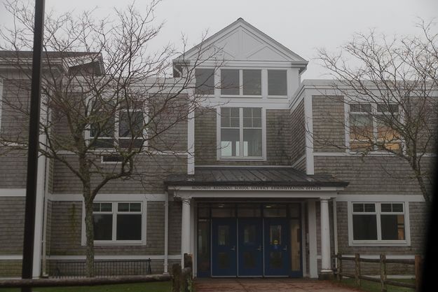 CapeCodcom's tweet image. #Monomoy Middle School is looking at $2.5 million in #repairs according to town officials capecod.com/newscenter/mon…
