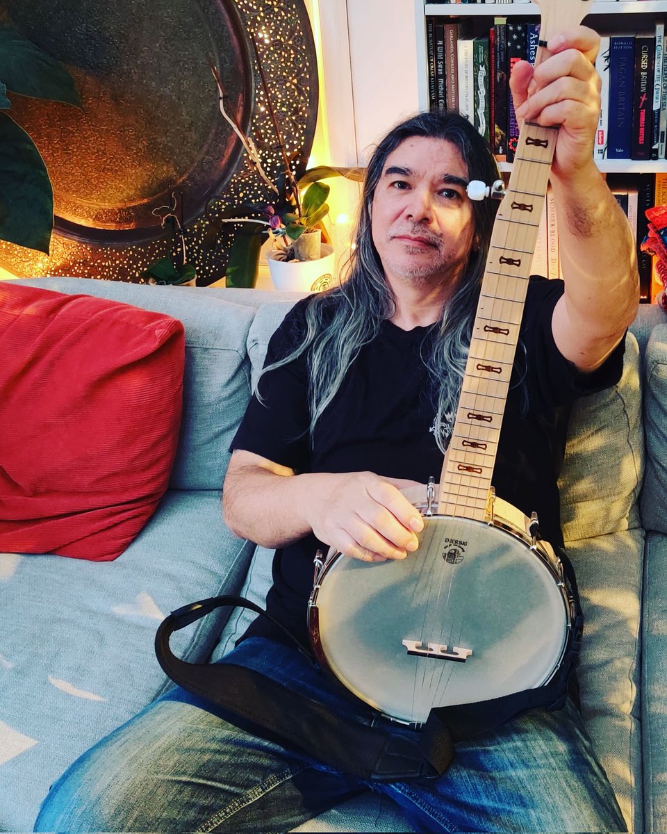 My next release will have this extraordinary instrument at its core. Playing skin on string on an open backed #banjo connects me like never before as my body becomes part of the sound #music #folkmusic #americana #singersongwriter #acoustic @Deering_Banjos #rootsmusic #folk #🏴󠁧󠁢󠁳󠁣󠁴󠁿