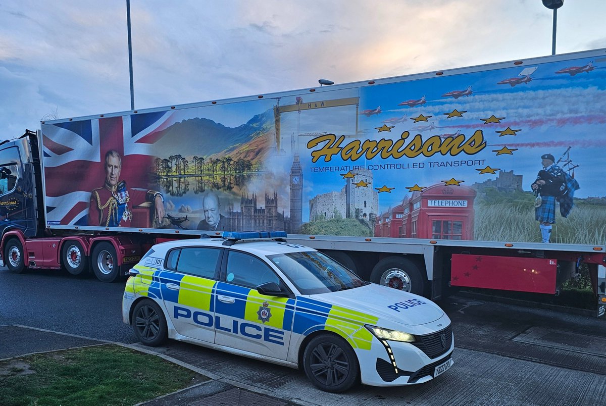 Wakefield Special Constabulary (@wyp_wdspecials) on Twitter photo SO Field has taken SC Berry out on his first shift as a special constable today. So far the shifts is in full swing, 2 missing person found and 2 assualt attended. Let's see what the bank holiday brings next. #bespecial <a href="/WYP_CiPLO/">RPU & LEEDS CiPLO</a> <a href="/WYP_WDSpecials/">Wakefield Special Constabulary</a> <a href="/WYP_Specials/">WY Police Specials</a> SO Field has taken SC Berry out on his first shift as a special constable today. So far the shifts is in full swing, 2 missing person found and 2 assualt attended. Let's see what the bank holiday brings next. #bespecial <a href="/WYP_CiPLO/">RPU & LEEDS CiPLO</a> <a href="/WYP_WDSpecials/">Wakefield Special Constabulary</a> <a href="/WYP_Specials/">WY Police Specials</a>
