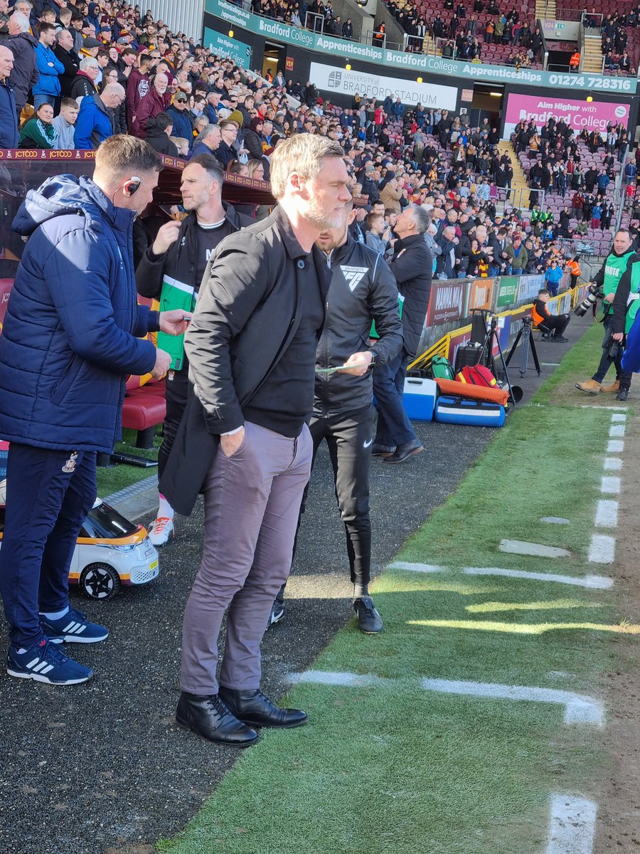Elle (@ellebcafc) on Twitter photo Such a fab experience going on the pitch today and standing this close to Graham Alexander, after he's walked past and said hello😁#bcafc #upthechickens <a href="/officialbantams/">Bradford City AFC (P)</a> Such a fab experience going on the pitch today and standing this close to Graham Alexander, after he's walked past and said hello😁#bcafc #upthechickens <a href="/officialbantams/">Bradford City AFC (P)</a>