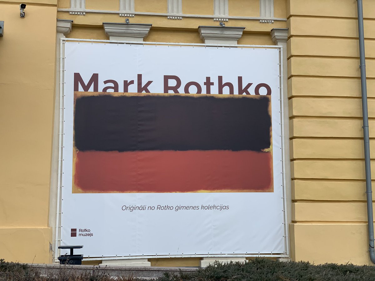 Frančeska Kirke izstādes “Bastions” ievadvārdos saka: “Šodienas cīņā ar Tumsu Rotko muzejs ir Bastions - kā jebkura kultūrvieta, kas sargā cilvēces gara gaismu un nostājas pret tumsonību un aizspriedumiem.”
Smeļam gaismu Marka Rotko muzejā <a href="/DaugavpilsTIC/">Daugavpils Travel</a> Cietoksnī!