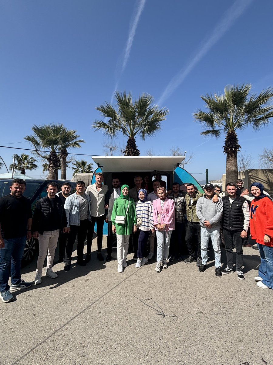 Kocaeli Büyükşehir Belediye Başkanımız Doç. Dr. Tahir BÜYÜKAKIN ve Karamürsel Belediye Başkan Adayımız Mesut ÇETİNKAYA  cuma standımızı ziyarette bulundular. 
 Nazik ziyaretlerı için teşekkür ediyoruz ☺️
31 MART İÇİN HAZIRIZ KARARLIYIZ💪🏻

#karamürselmesutolacak❤️ 
#akgençlik