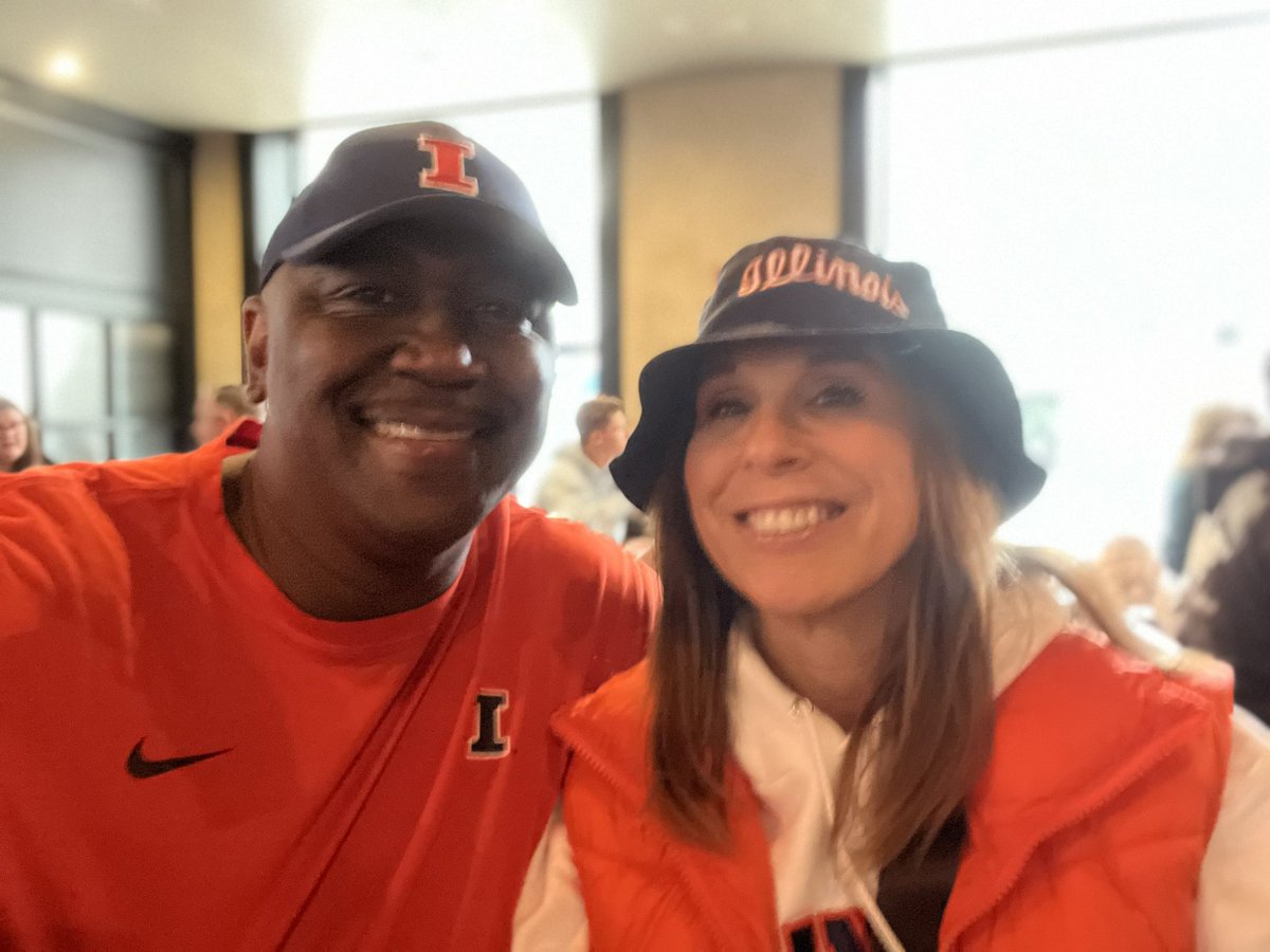 Cocktails in the #Bostonia after a great Illini W!