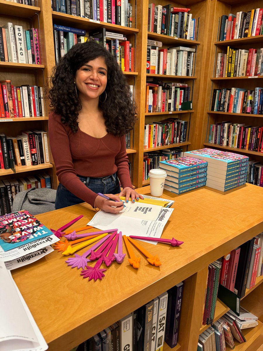I had the best time signing books at my beloved neighborhood bookstore @greenlightbookstore 

NYC readers: I left two signed copies at @greenlightbookstore the register that are already paid for.  (1/2)