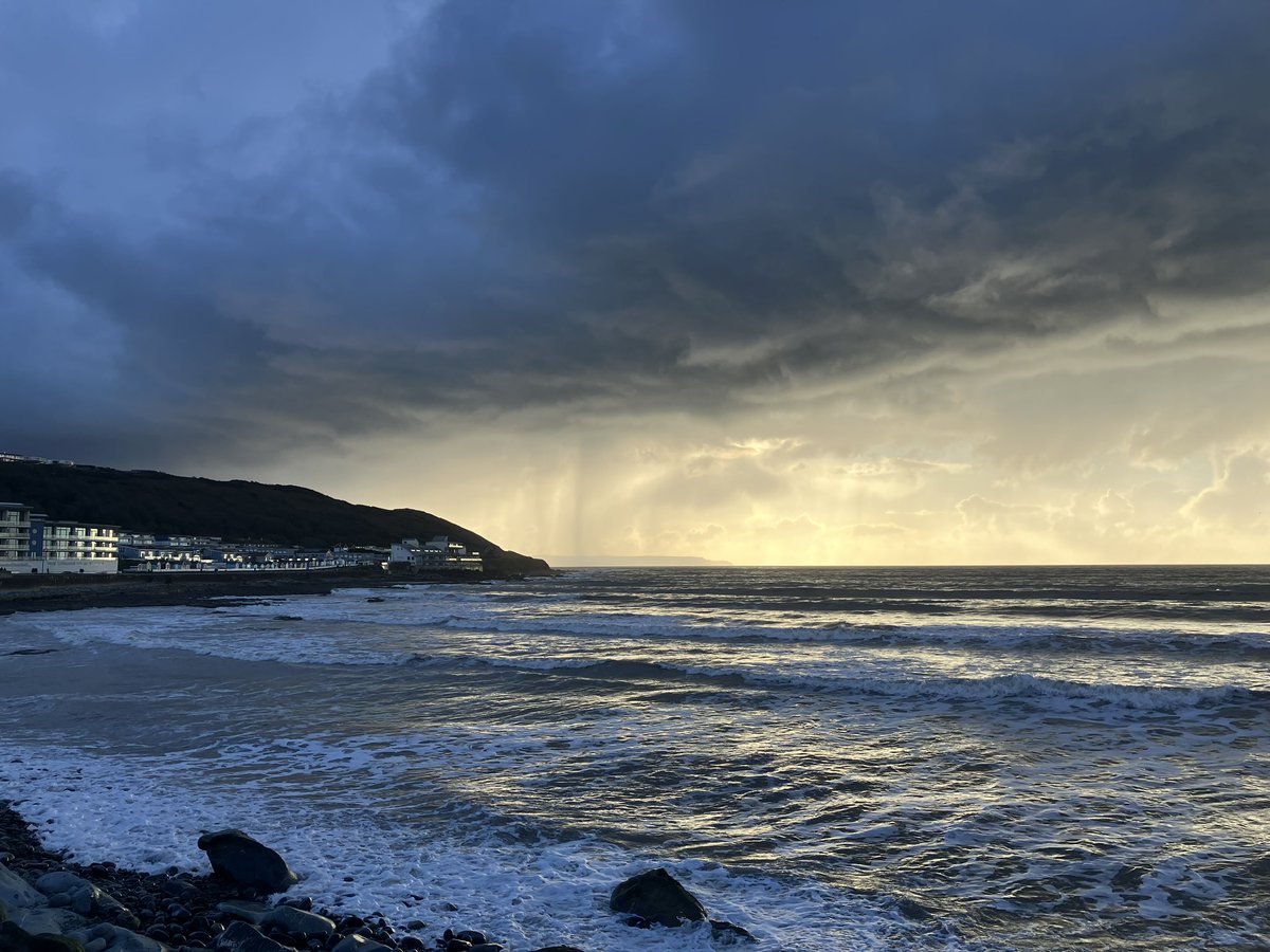 Weather coming in! @StormHour @ThePhotoHour #westwardho #Devon #northdevon @rankinphoto @BBCDevon @DevonLife @lovenorthdevon @westwardhodevon #GoodFriday
