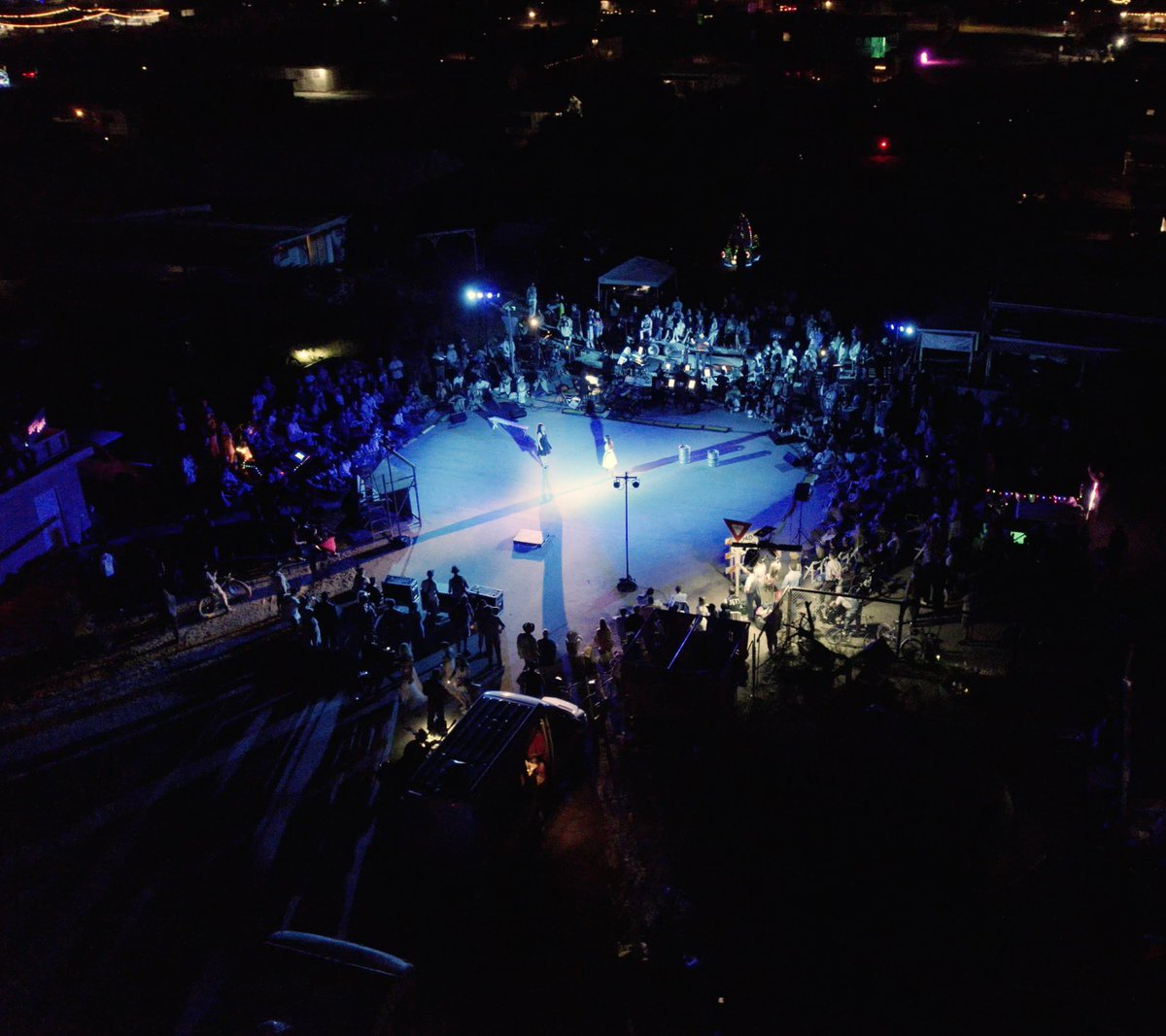 KarlosWrites's tweet image. An aerial snap of my ‘Bombay Does Broadway’ show I directed and produced for the #BombayBeachBiennale. 

22 cast. 
12 piece orchestra.
7 days rehearsal.
1 evening of tech. 
2 performances.
At a Crossroads in a tiny desert town by the Salton Sea in Southern California.