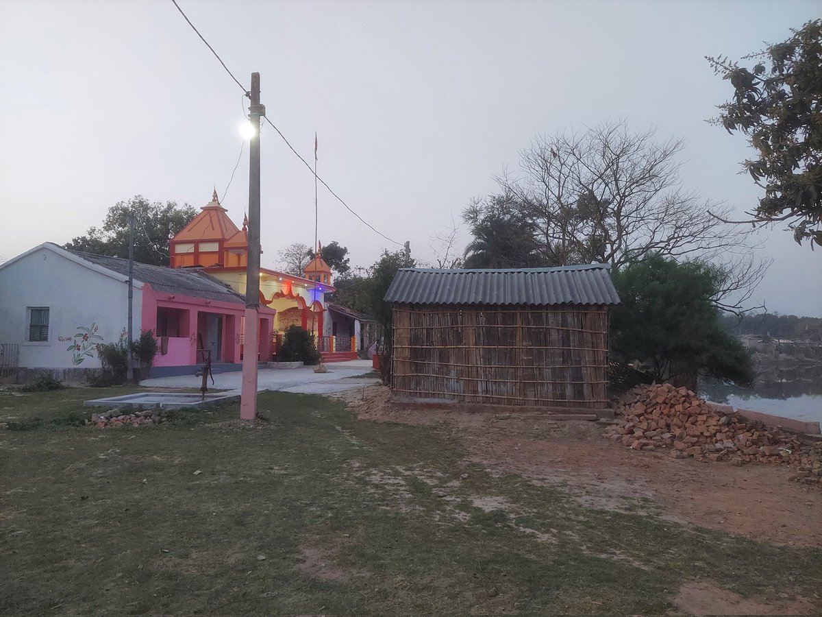 RBMTrust's tweet photo. #Mithila (the land of bhagwati Sita)...

Temples in #Sugauna village
- Lakshmi Narayan (pics 1,2,3)
- #Chandreshwar Mahadev, village deity (pic 4)
It is located in proximity to Madhubani &amp; Rajnagar towns in Bihar.

[13-mar-24: pics from personal collection @ Mithila, Bihar] https://t.co/anRz4iIeL9