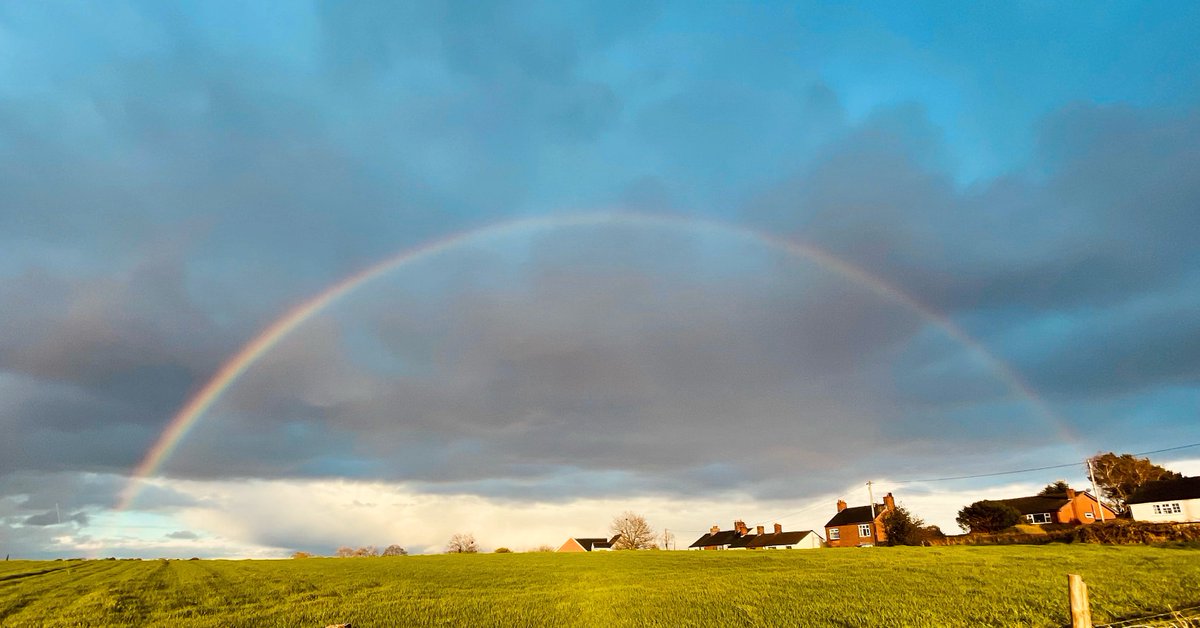 Happy long Easter weekend everyone🐣 Slightly mistimed an afternoon walk &amp; so did get rained on. That pot of gold forever elusive too!🌈⚱️#happyeaster #easter2024 #EasterWeekend