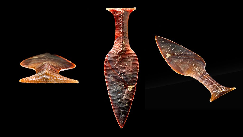 The pinnacle of prehistoric European flintknapping? Found on the island of Fænø in around 1876 this stunning flint dagger comes from the end of the Stone Age (2400-1800BC). It is part of a group of stunning prehistoric objects that feature on Danish krone. 📸 @Nationalmuseet
