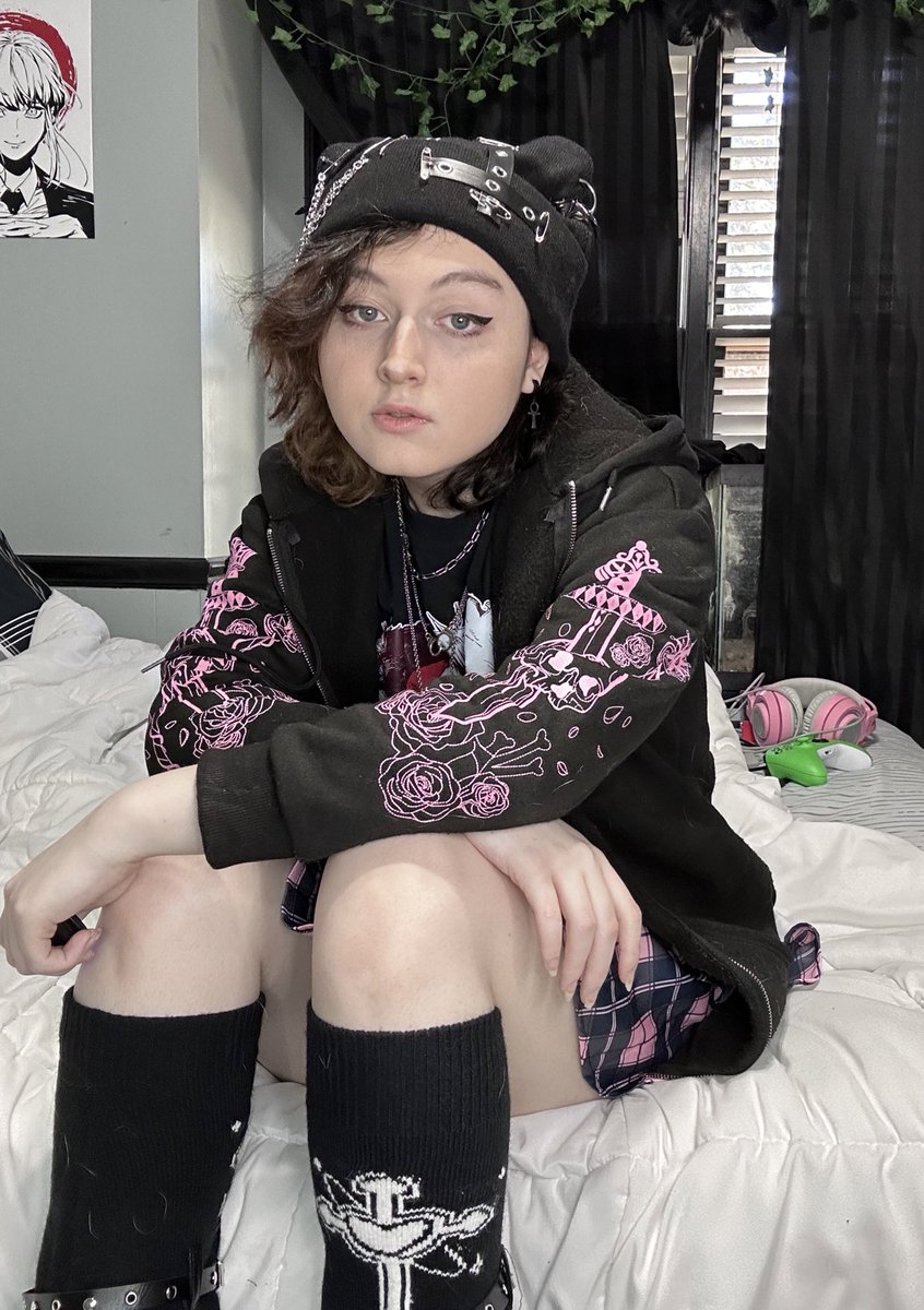 RavenTheGhost_'s tweet photo. do you like emo girls? https://t.co/iHKuNV3cZv