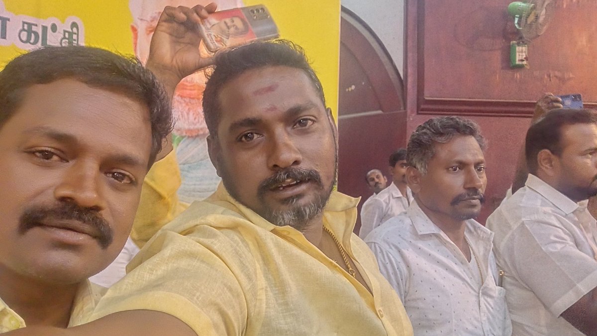 Mathuk18's tweet photo. சேலம் நாடாளுமன்ற தொகுதி ஓட்டு சேகரித்தபோது நா.அண்ணாதுரை பாமக வேட்பாளர் https://t.co/IsW4wIU3Ya