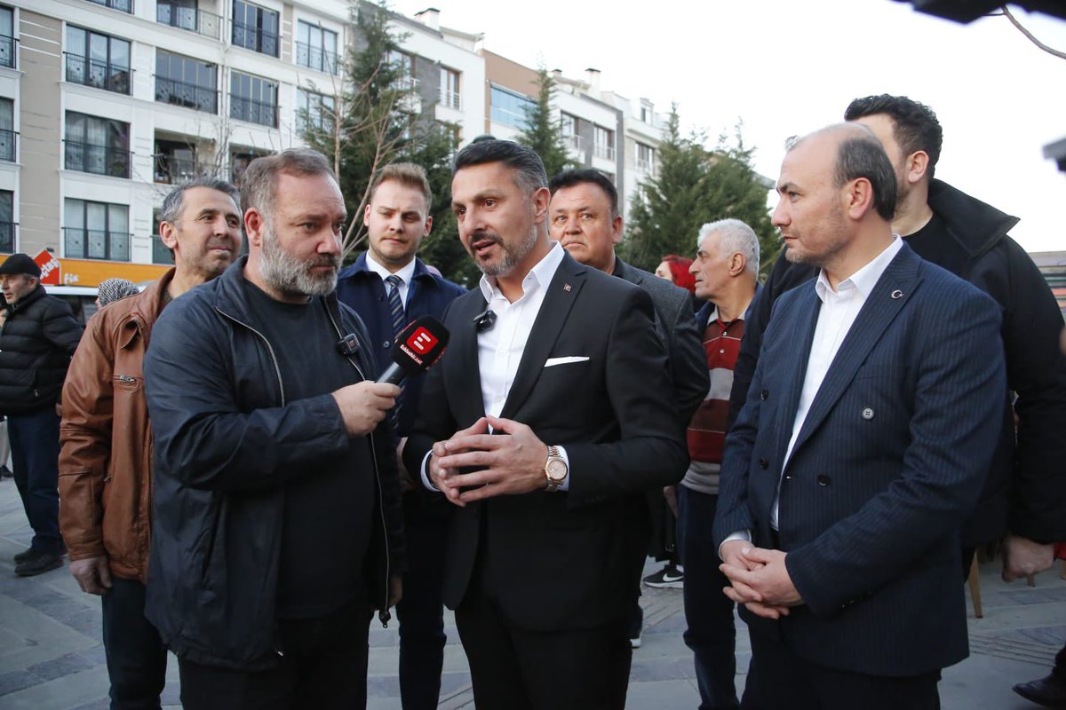 HamidYuzugullu's tweet photo. HEMŞEHRİLERİMİZ İLE GÖNÜL SOFRAMIZDA BULUŞTUK…
#HATBOYU📍
Mübarek Ramazan ayının manevi atmosferi içinde, birlik ve beraberlik duygularımızı pekiştirmek için Hatboyu 1 ve 2 Caddesinde, gönül soframızı kurduk.
Hatboyu’nda hemşehrilerimiz ile bir araya geldik.
7’den 70 e büyük küçük hep birlikte İftarımızı açarken, dualarımızı birleştirdik.
Sohbetimizi, muhabbetimizi ve gönüllerimizi paylaştığımız bir buluşma yaşadık.
Birlik ve beraberlik ruhumuzun daha da güçlendiğini hissettik.
Birlikte nice Ramazanlara, nice iftar sofralarına ulaşmayı diliyorum. Rabbim birliğimizi ve beraberliğimizi daim etsin.
Paylaşmanın ve kardeşliğin baki kalması dileğiyle...
#HamidYüzügüllü
#TepebaşıBelediyeBaşkanAdayı
#SivrihisarBelediyeBaşkanı
#Tepebaşı
#TepebaşındaYüzlerGülecek
