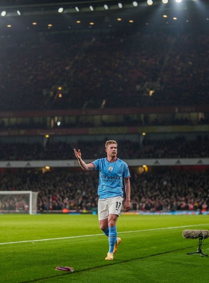 Manchester city pictures that go hard! 

Kevin De Bruyne at the emirates.