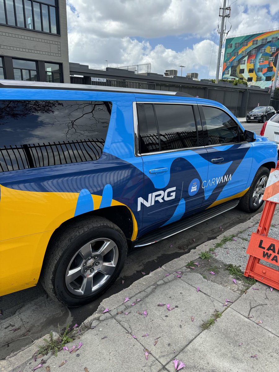 What dis doing out on the street? ⁦@NRGgg⁩