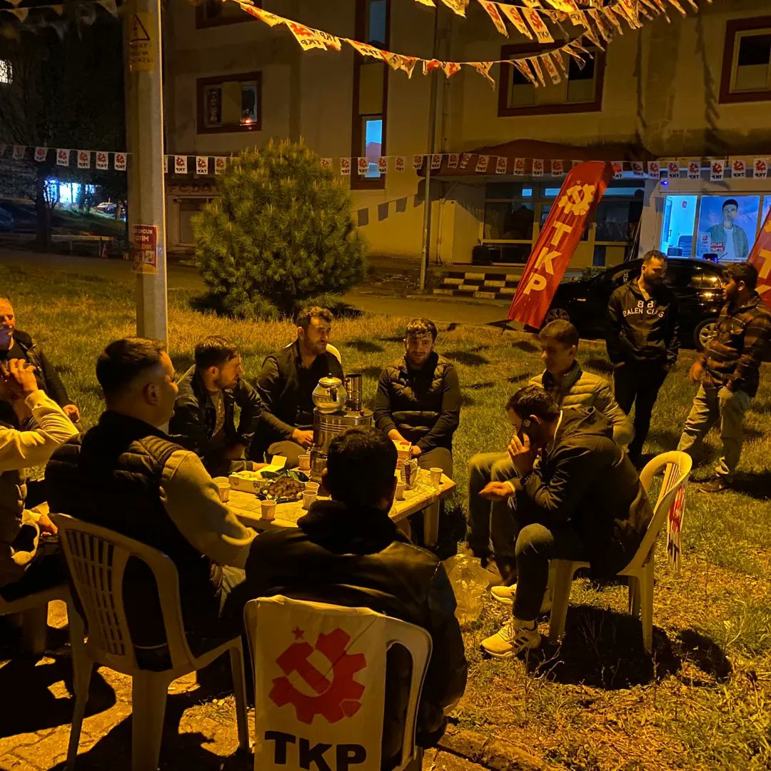 Bu seçim dönemi sokaklarda, iş yerlerinde, ev ziyaretlerinde buluştuk, sohbet ettik. Şimdi seçime günler kala şunu hatırladık birlikte; 'Yalnız değiliz! Oylar emekçilerin, yoksulların, iyi insanların partisine, oylar partimize #oylarTKPye