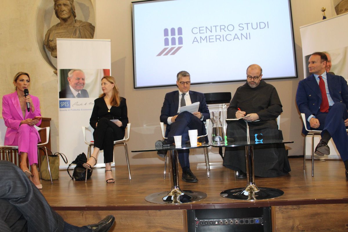 AI e democrazia. La relazione del Sottosegretario Barachini sull’editoria. Con Padre Benanti e Valerio de Luca della Spes Academy Centro Studi Americani moderatrice l’anchor di punta di Canale 5. Simona Branchetti