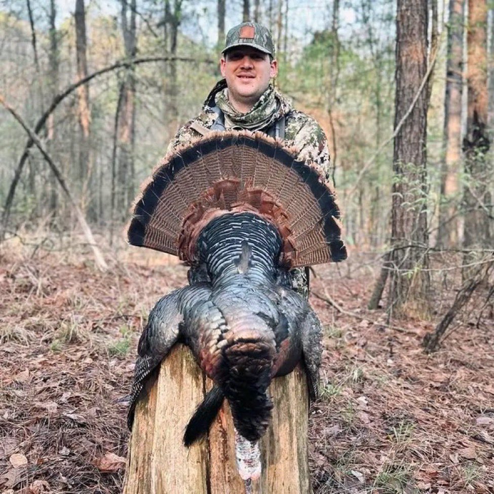 💥PAINTBRUSH💥 Congrats to my boy The Mississippi Dream on a stud Mississippi longbeard! He is a monster bird! You the man!

#TheMississippiDream
#RidgeRockHuntCompany #GreatExperience #LetsHunt #ThisIsLife